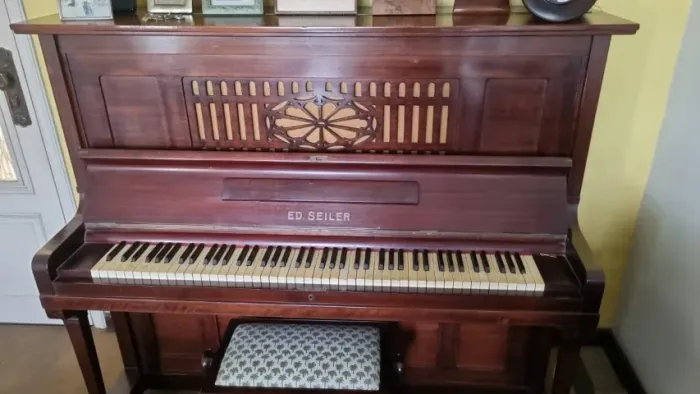 Piano austríaco, estilo armário, ED.SELER