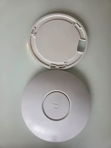 Access Point Ubiquiti UniFi AP-LR (Usado) - Com Suporte De Teto