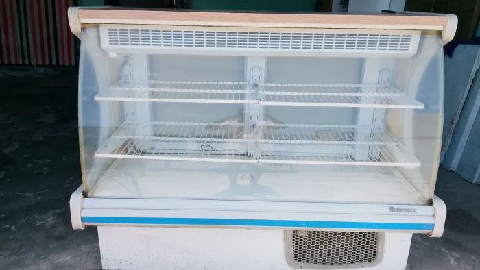 Balcão de padaria refrigerado funcionando perfeitamente 