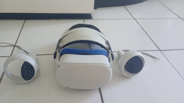 Meta Quest 2 - Headset
