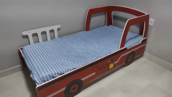 Cama Infantil Bombeiro - Linda, Conservada e Sem Quebrados!