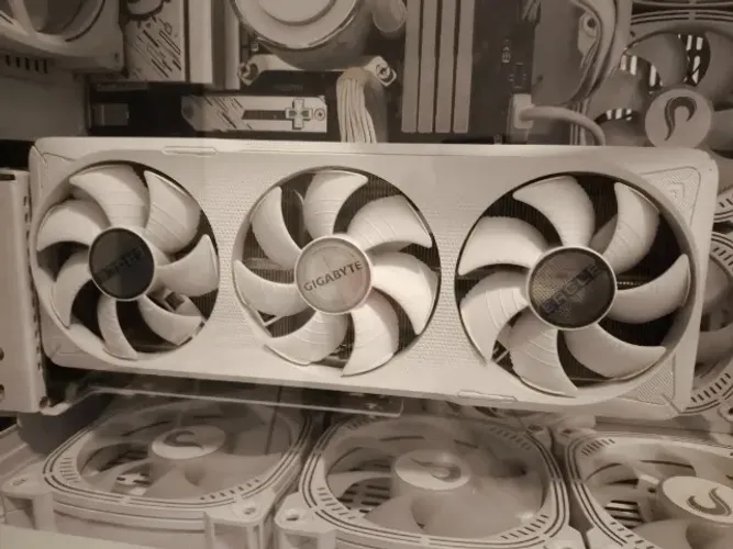 RTX 5070 Gigabyte
