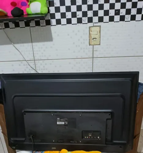 Vende-se TV smart 43 polegadas , pra retirada de peças !