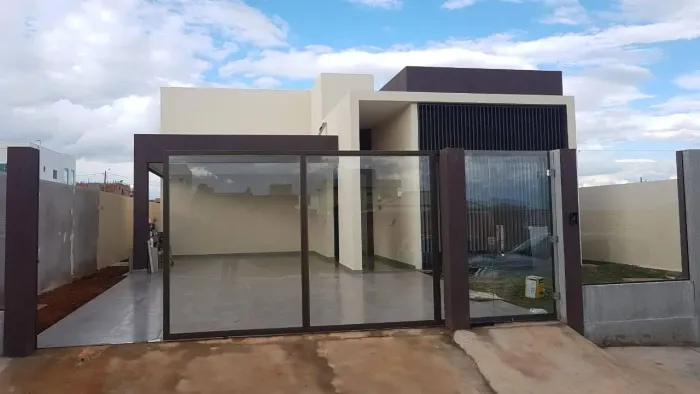 Alugo casa no condomínio alto da Boa Vista