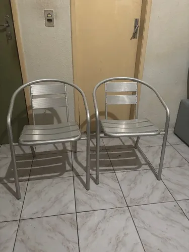 Duas cadeiras alumínio