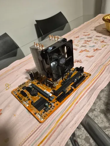 Kit Placa-Mãe PCWare IPMH110G + Pentium G4560 + Cooler Master