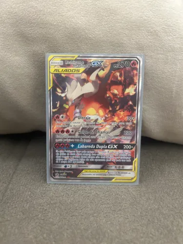 Reshiram e Charizard GX SM201