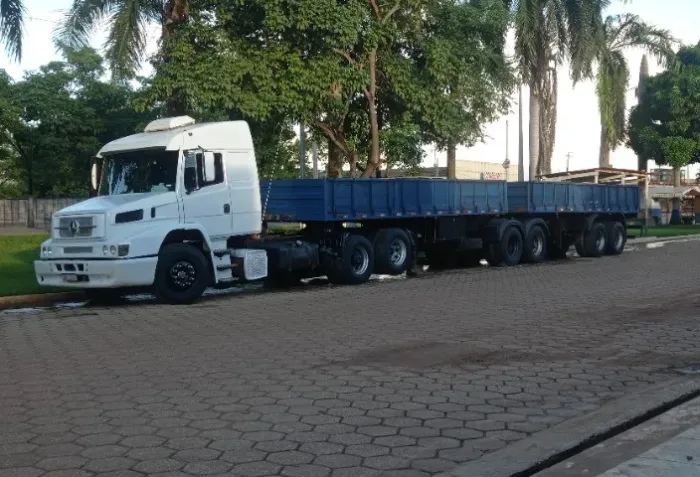 Caminhão Mercedes bens 1938 ano 2005 + carreta bi - trem graneleira 2004.