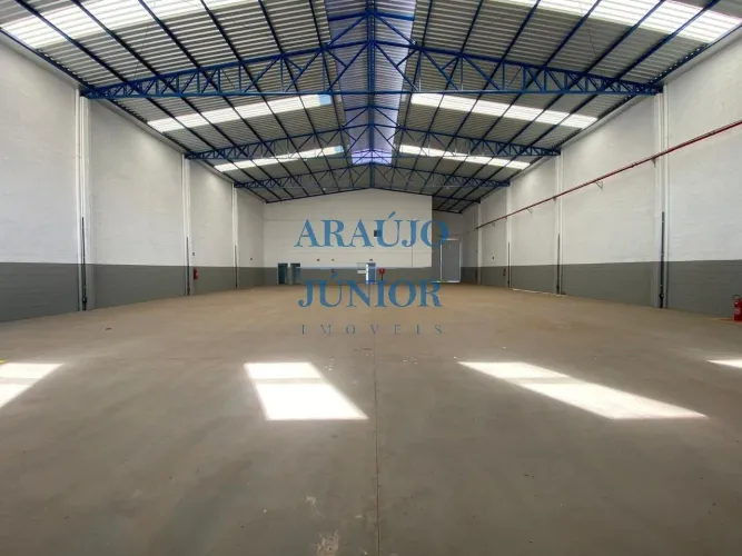 Galpão Industrial em Condomínio com 1021m² em -SP: Salão Amplo, Pé Direito de 8m, Porta pa