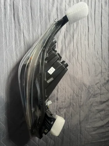 Farol Onix 2020 -2025  HB, LT e LTZ Lado Direito 
