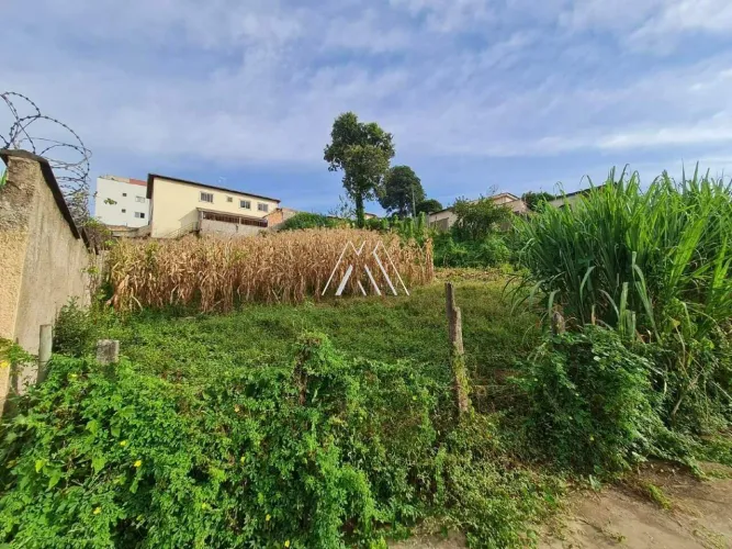 Vendo lote em Itaúna com ótima localização!