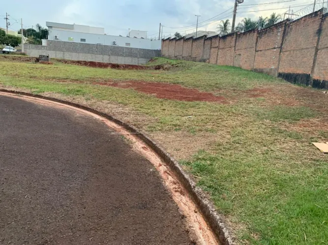 Terreno Condomínio em Araraquara