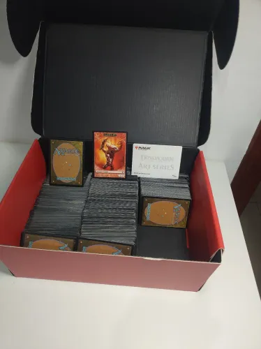 900 e poucas cartas de Magic comum Incomum Raras