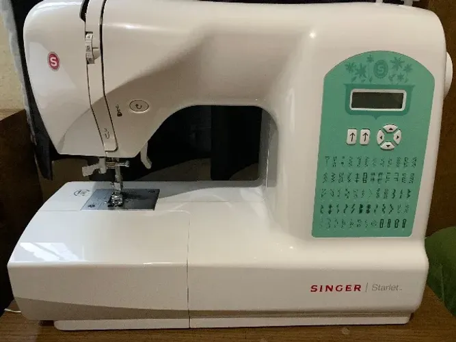 Máquina de costura eletrônica Singer