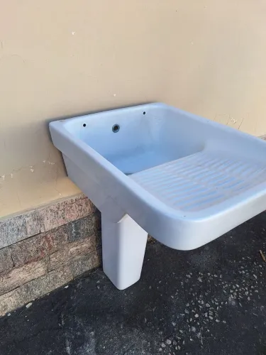 Tanque com pé louça cor branco