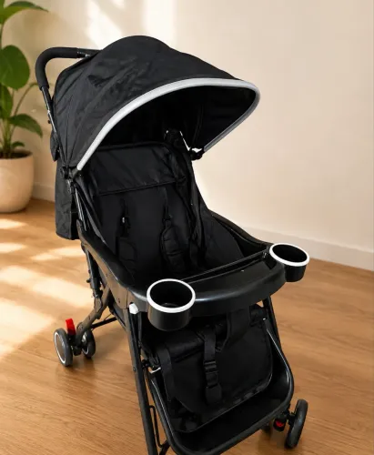 Carrinho de Bebê Preto em Excelente Estado