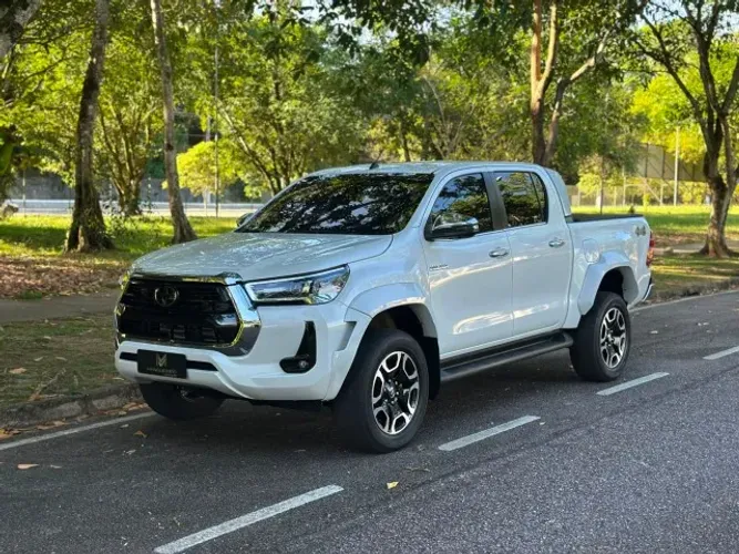 Toyota Hilux CD SRX Plus 4X4 2.8 TDI Die. Aut. 2024