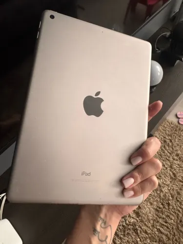 iPad Apple 5ª Geração (9.7") - Impecável / Muito Bem Cuidado