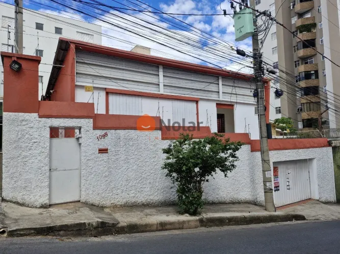 Casa á Venda com 5 quartos no bairro Grajaú em Belo Horizonte MG