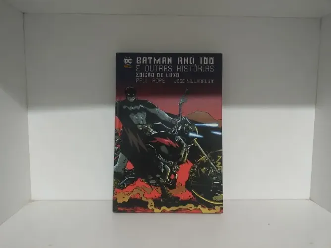 HQ Batman Ano 100 e Outras Histórias por Paul Pope - Capa Dura Panini