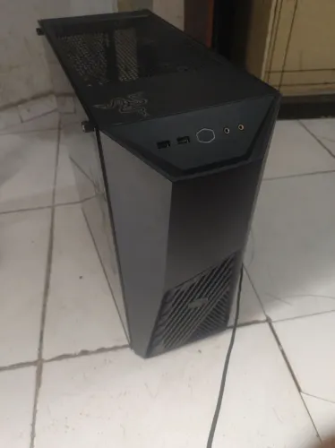 Vendo gabinete master box sem culés. Grande