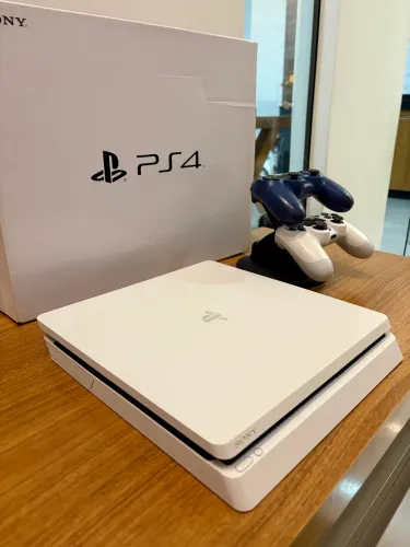 PlayStation 4 - Slim (NOVO)