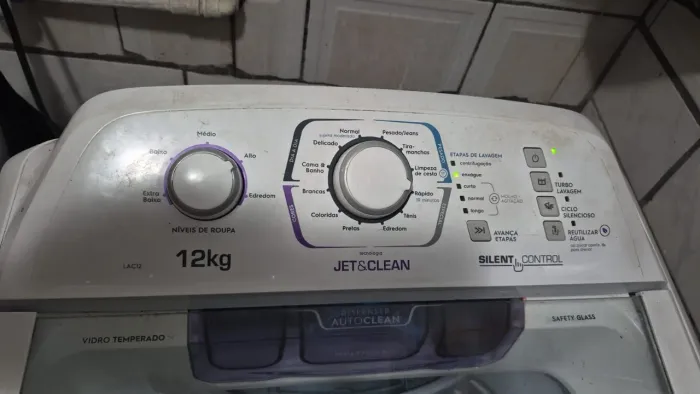 Máquina de lavar 12kl Electrolux sem funcionar