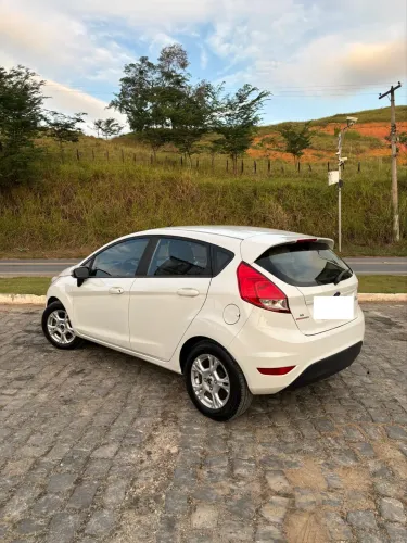 Ford Fiesta 1.6 16V Flex Aut. 5P 2015