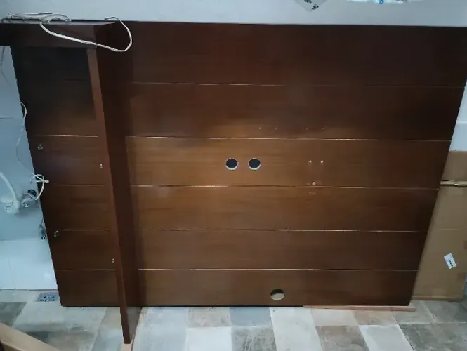 Painel de TV Usado excelente estado Mogno