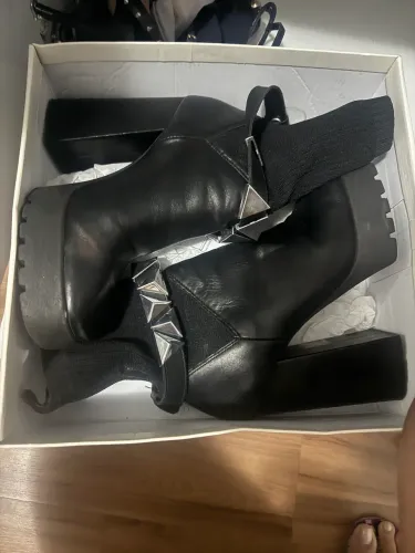 Bota Schütz