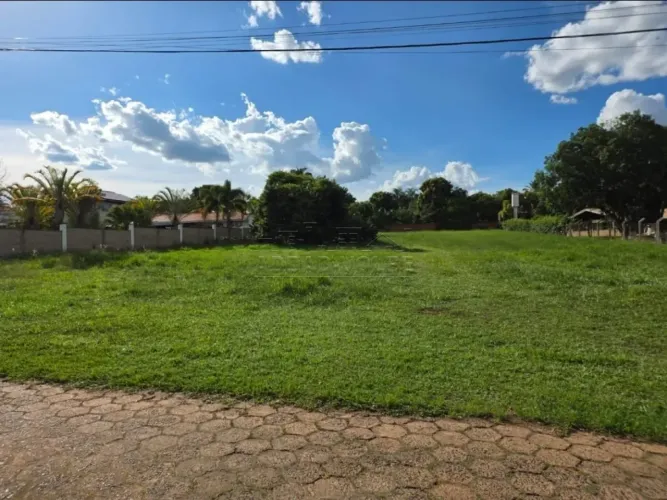 Terreno à venda no Condomínio Shangri-Lá - 3.000 m²
