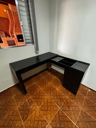 Mesa de Escrivaninha Preta em L