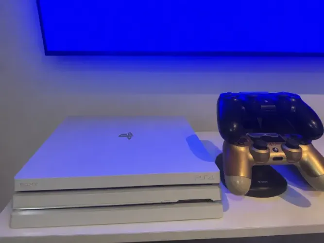 Ps4 Pro desbloqueado 1TB ed limitada branco 2 controles  Playstation 4