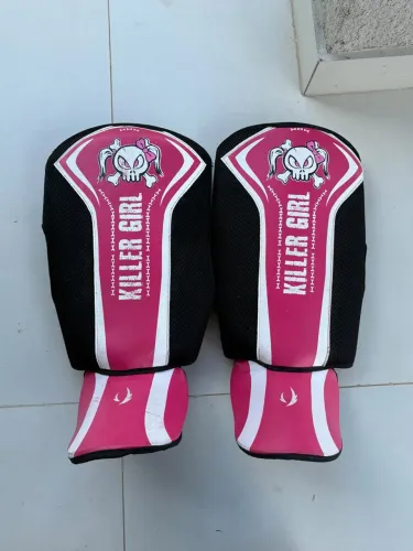 Caneleiras de muay thai