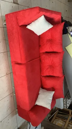 VENDO SÓ 3 LUGARES 2 Metros novo fabricado espuma d33 tecido Sued cor vermelho