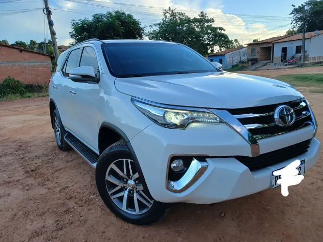 Toyota Hilux SW4 SRX 4X4 2.8 TDI 16V Dies. Aut. 2017