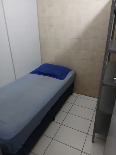 Alugo quarto para rapazes