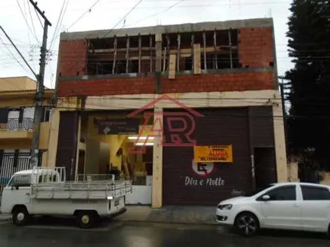 SALAO COM PE DIREITO ALTO - AC. DEPOSITO
