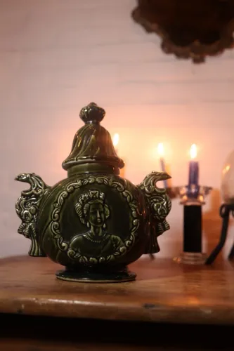 Potiche em porcelana antiga verde musgo antiquario trabalhada decoração arte antiguidade