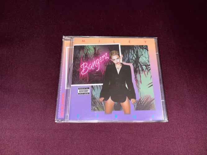 CD Miley Cyrus - Bangerz (Deluxe Edition) versão brasileira