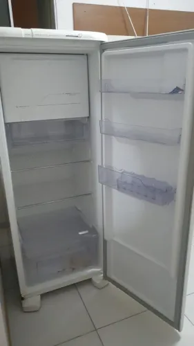 Vendo uma geladeira