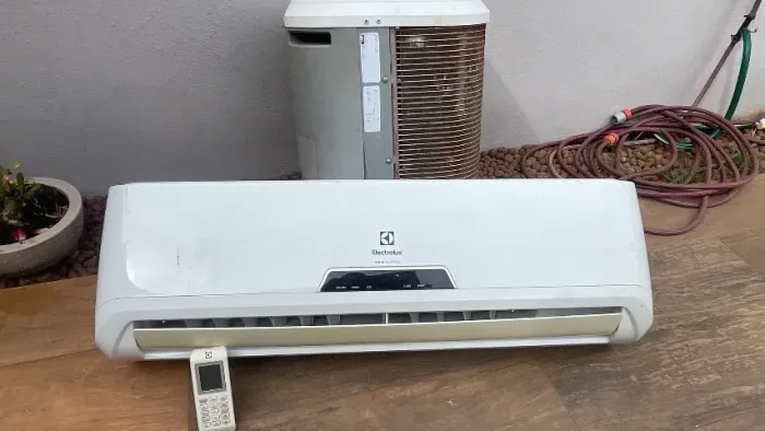 Ar condicionado split Eletrolux 12000 btus frio vazou gás