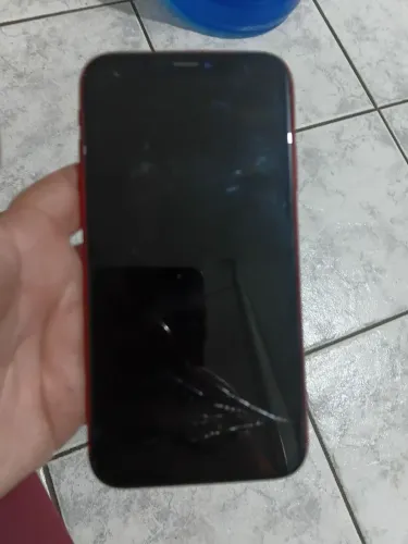 Vendo um aifone xr vermelho 500. *
