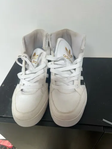 Tênis adidas