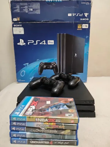 VENDO PS4 PRO 