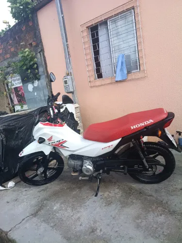 Moto toda nova, moto de garagem apenas 7 mil rodado ... para vender rápido!