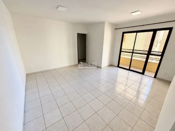 Apartamento com 3 Quarto(s) e 2 banheiro(s) para Alugar, 108 m² por R$ 2965 / Mês