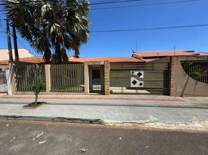 Casa com 3 dormitórios à venda, 200 m² por R$ 900.000,00 - San Fernando - Londrina/PR