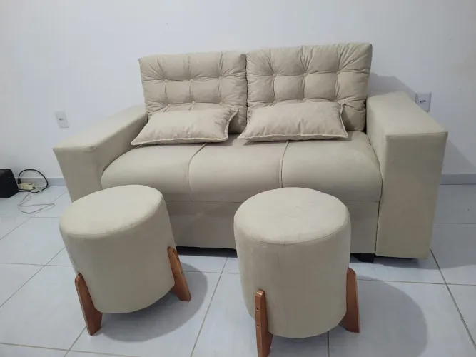 Kit de sofá 3 lugares 2 pufes 2 almofadinhas