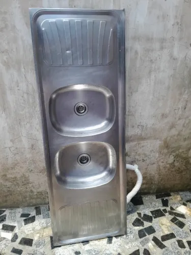 Pia em inox de duas cubas